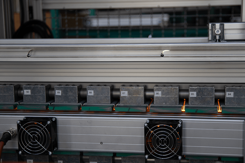 Flächendeckende Erfassung von Sensordaten kompletter Prozessanlagen. Prozessoptimierung Prozessüberwachung Prozessanlagen. Überwachung Kühlstrecken und Prozessstrecken. / Comprehensive harvesting of sensor data across entire process plants. Process optimization and monitoring of process plants. Monitoring of cooling sections and process lines.